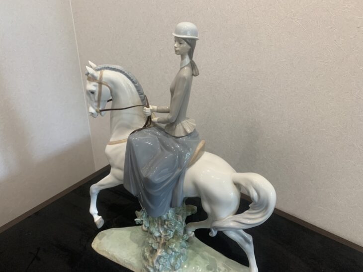 リヤドロ『白い馬の少女』 ｜骨董品買取 緑和堂