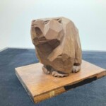 柴崎重行 作『木彫り熊』
