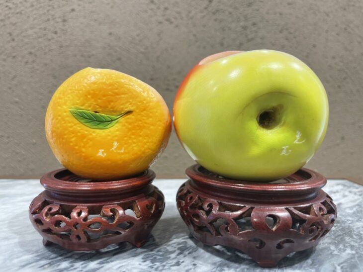 光玉 銘『象牙彩色細密林檎彫刻』をお譲り頂きました。 ｜骨董品買取