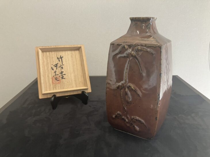 河井 寛次郎 作「竹方壷」をお譲り頂きました。