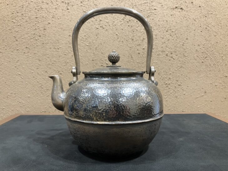 銀仕上げの湯沸かし 純銀 湯沸4.5寸目 茣蓙目 | 森銀器製作所