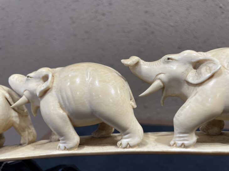 象牙 『象の置物』 ｜骨董品買取 緑和堂