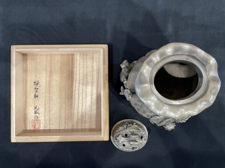 金工作家 二上常太郎 元威 作 ひょうたん型一輪挿しと青銅花瓶2点