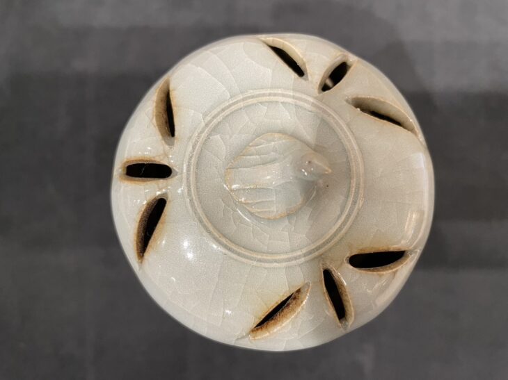 林 隆一郎 作『青瓷 竹雀香爐』 ｜骨董品買取 緑和堂