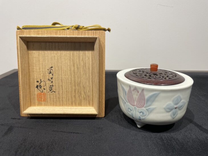 陶芸家　冨竹窯　宮之原謙　彩盛　椿文　香合　茶道具　共箱　師　宮川香山　板谷波山 陶芸家 冨竹窯 宮之原謙 彩盛 椿文 香合 茶道具 共箱 師 宮川