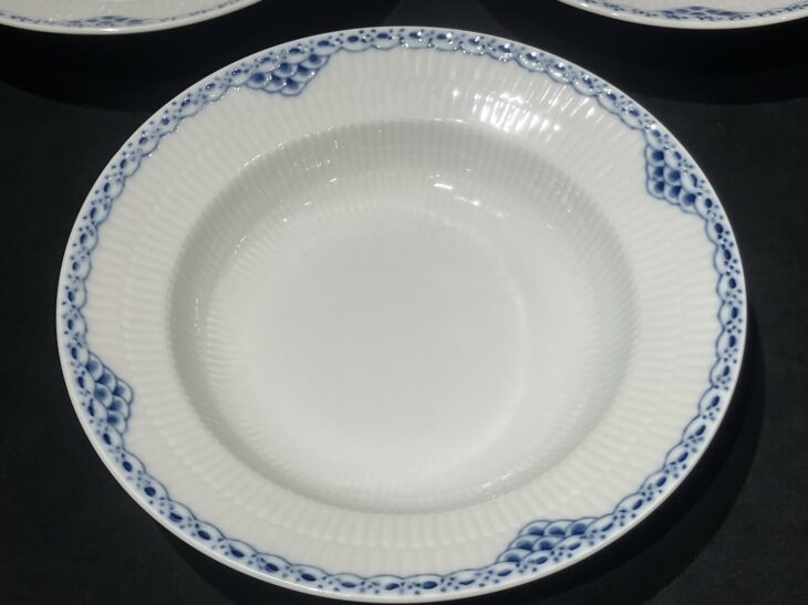 ロイヤルコペンハーゲン　プリンセス　B&B プレート　大皿　未使用　ハンドルつき ロイヤルコペンハーゲン 『プリンセス ディーププレート』 ｜骨董品