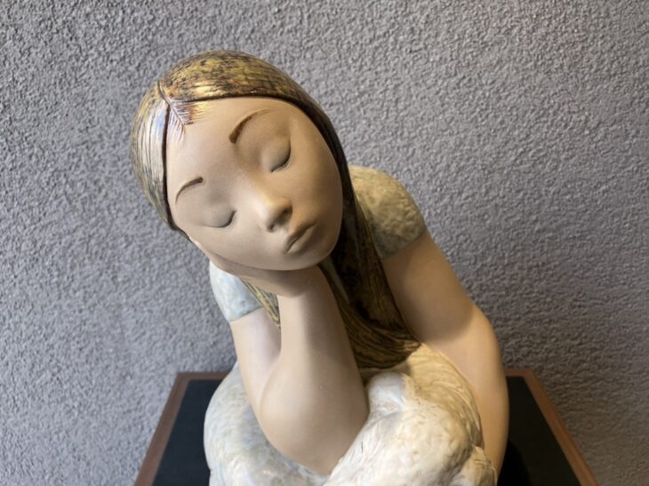 リヤドロ 『眠るパストリシタ』 ｜骨董品買取 緑和堂