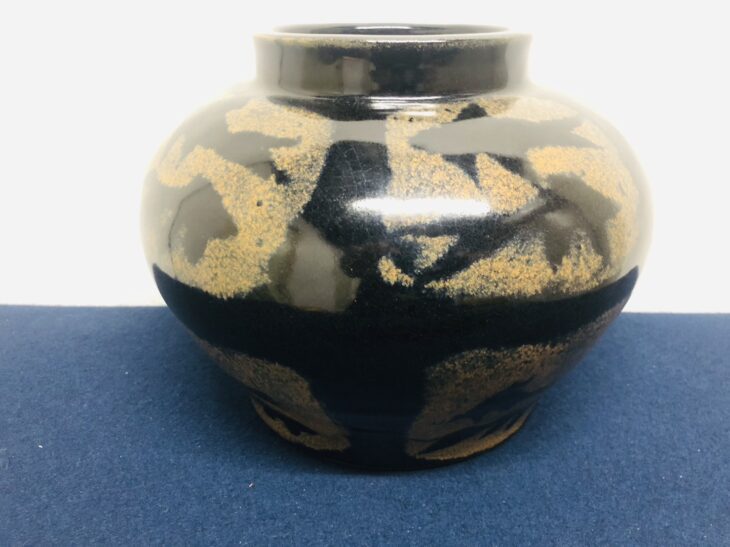 原清 作 「鉄釉魚文花瓶」 ｜骨董品買取 緑和堂