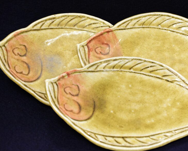 昔デパートで購入　高級な皿　作者不明 渕荒横彫 楕円深皿 大 | 古谷製陶所