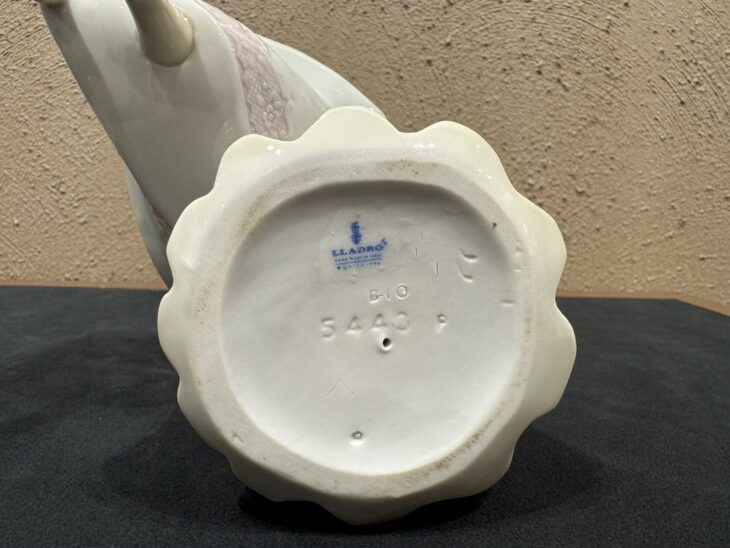 リヤドロ『猫とおしゃべり』 ｜骨董品買取 緑和堂