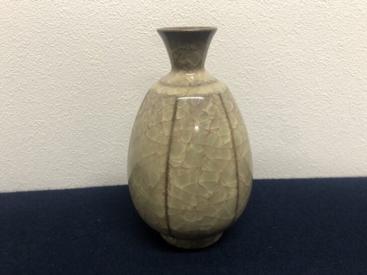 峯岸勢晃 作 『米色瓷線文徳利』 ｜骨董品買取 緑和堂