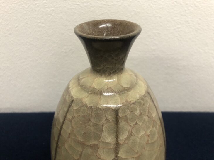 峯岸勢晃 作 『米色瓷線文徳利』 ｜骨董品買取 緑和堂