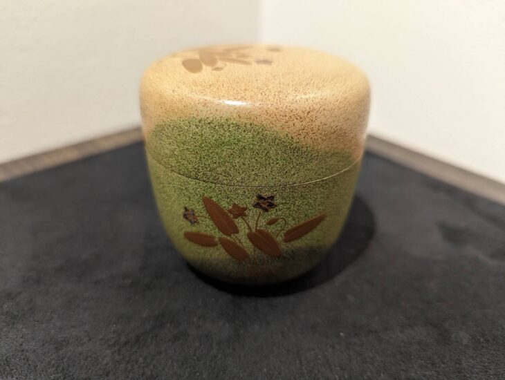 吉田華正 作『春野菫蒔絵 彩季塗 中棗』 ｜骨董品買取 緑和堂