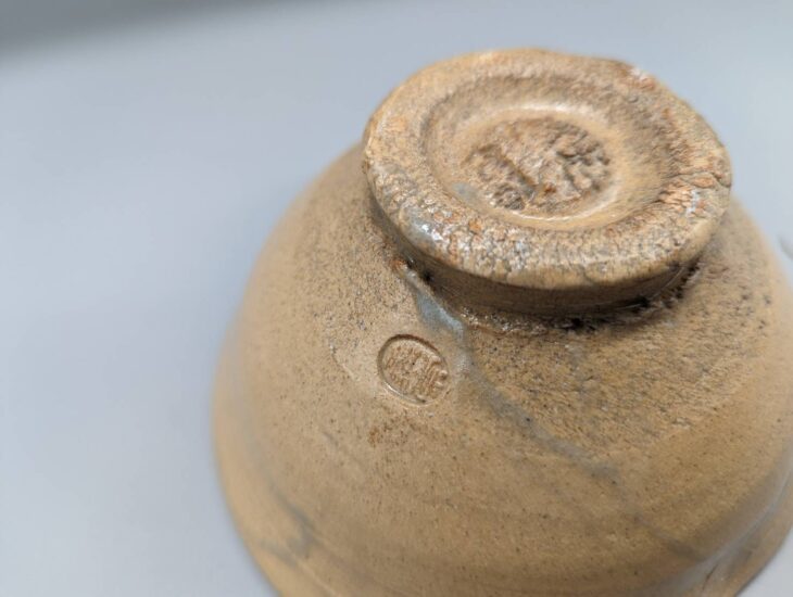 寒川義崇 作『刷毛目茶碗』 ｜骨董品買取 緑和堂