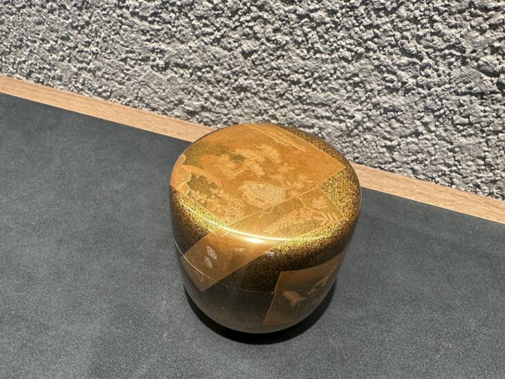 芝野 紫光 作 『色紙蒔絵 鵬雲斎書付 大棗』 ｜骨董品買取 緑和堂