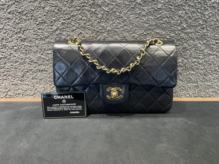 シャネル 「マトラッセ Wフラップ Wチェーン ラムスキン 」 ｜骨董品