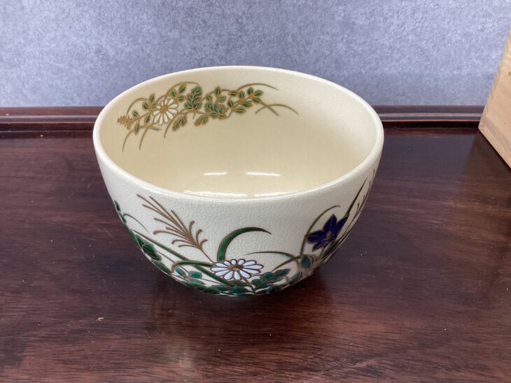 清閑寺窯 杉田祥平 『色絵秋草画 茶碗』 ｜骨董品買取 緑和堂
