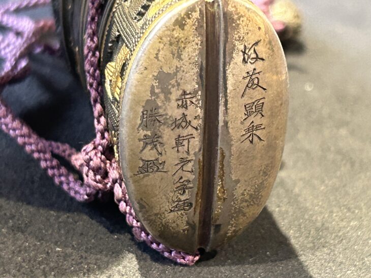 花柄の金色印籠 3d0b01b87529345d007216e64b4e5f