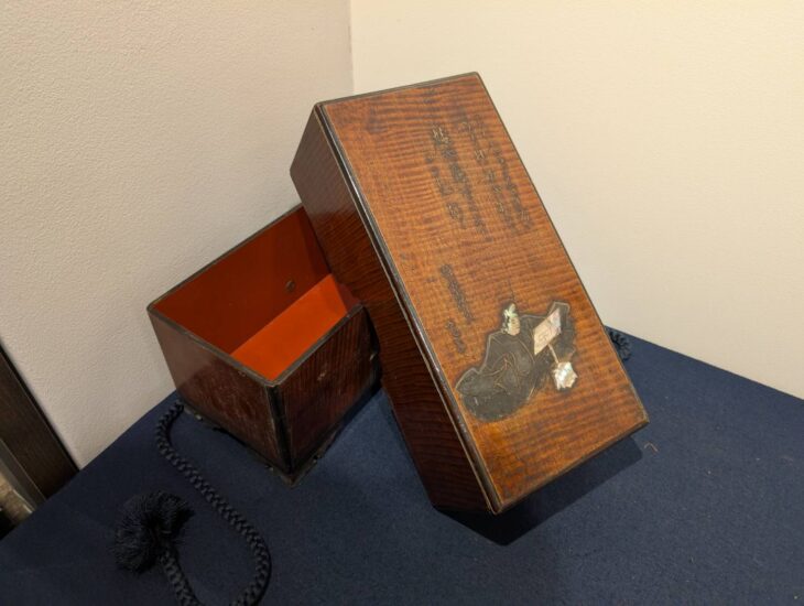 螺鈿 和歌入 欅箱 ｜骨董品買取 緑和堂