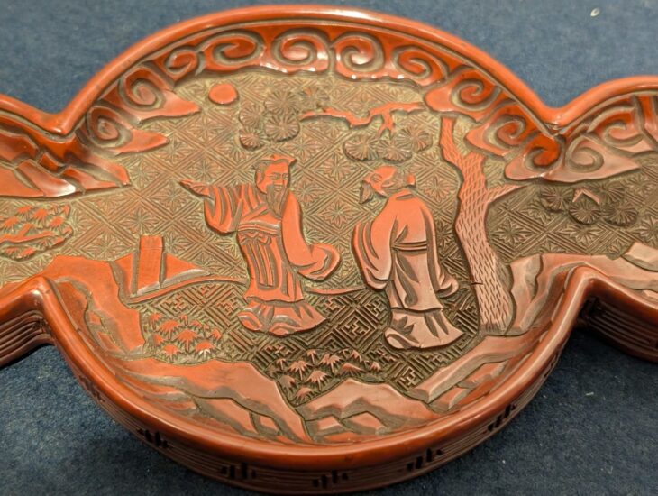 堆朱 人物図 皿 ｜骨董品買取 緑和堂