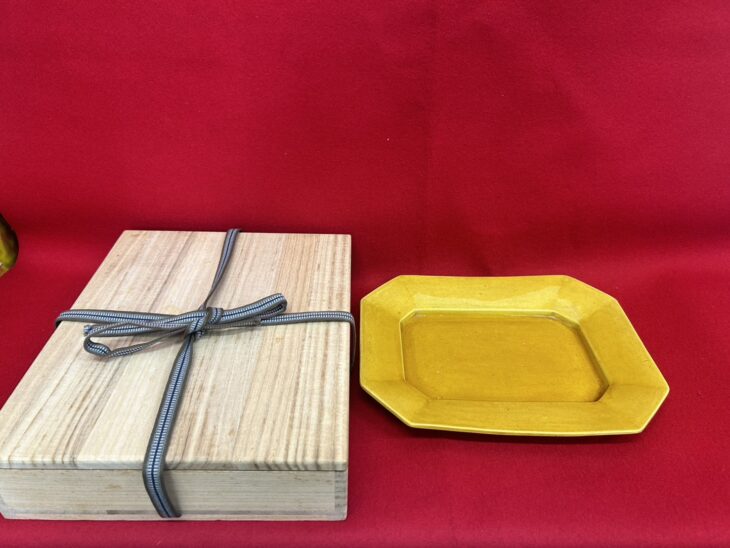 珉平焼 黄釉角皿