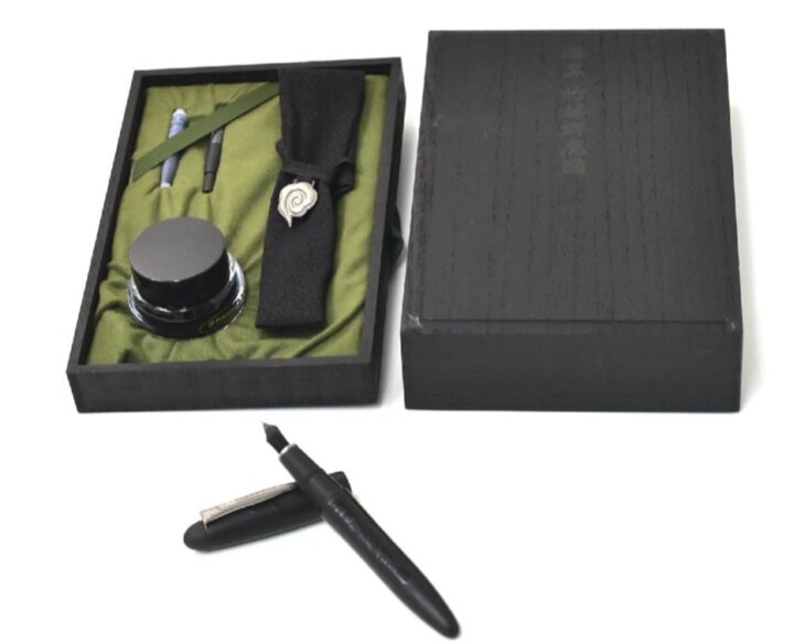 PLATINUM 万年筆『漆黒 竹林群虎図』