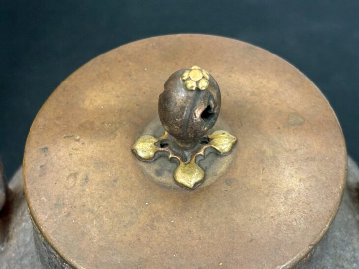 金寿堂 雨宮宗 『金銀象嵌鉄瓶』 ｜骨董品買取 緑和堂