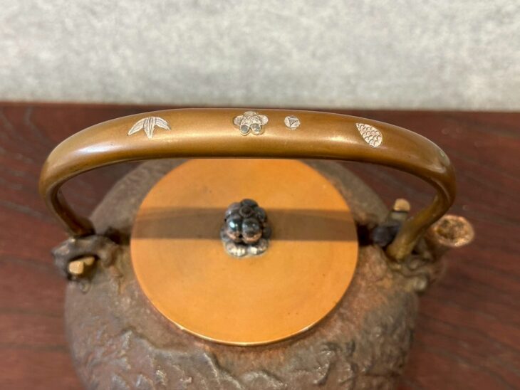 亀文堂 『鉄瓶』 ｜骨董品買取 緑和堂