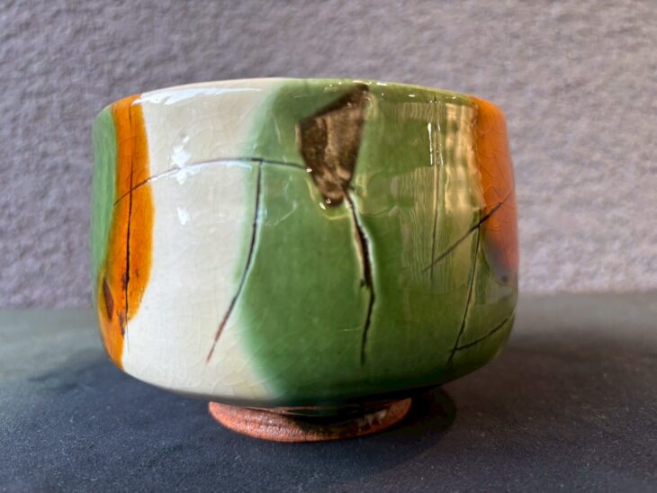 十代 大樋長左衛門 『線紋 三彩茶碗』 ｜骨董品買取 緑和堂