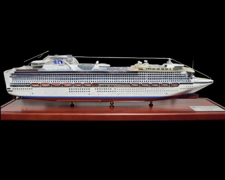 新品　クルーズ船　客船　ダイヤモンドプリンセス　模型　ミニチュア　30㎝　限定品 新品 クルーズ船 客船 ダイヤモンドプリンセス 模型 ミニチュア