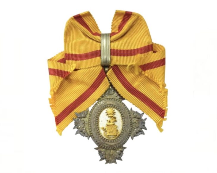 勲八等宝冠章 ｜骨董品買取 緑和堂