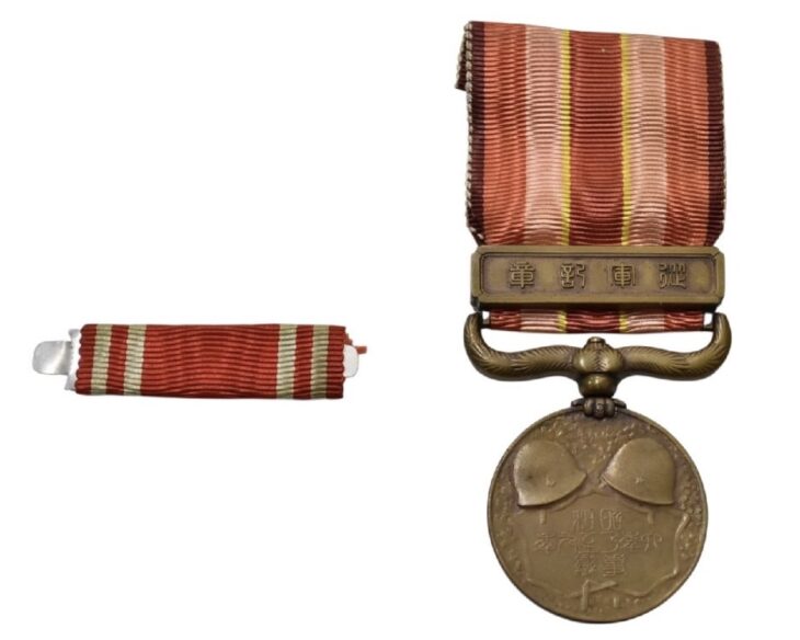 勲五等双光旭日章　勲六等瑞宝　満州事変 従軍記章　那事変従軍記章　勲章 商品一覧 - 染屋軍装社（購入手続きページ）