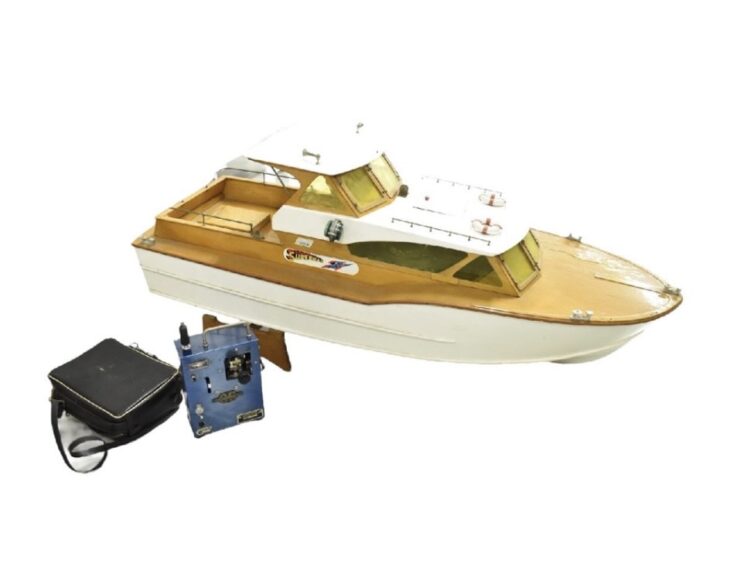 KNK RC BOAT 地球堂模型店 『ラジコンボート』