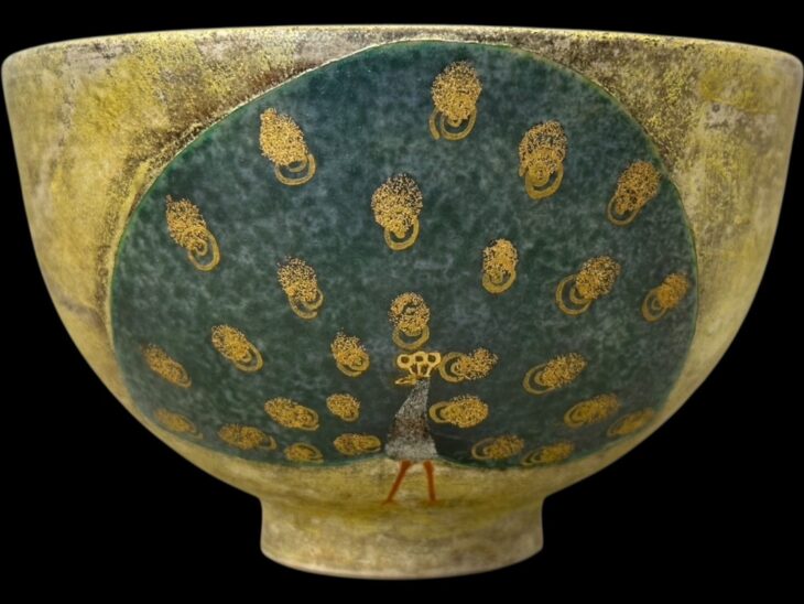 井戸川豊『銀泥彩 孔雀文茶碗』 ｜骨董品買取 緑和堂