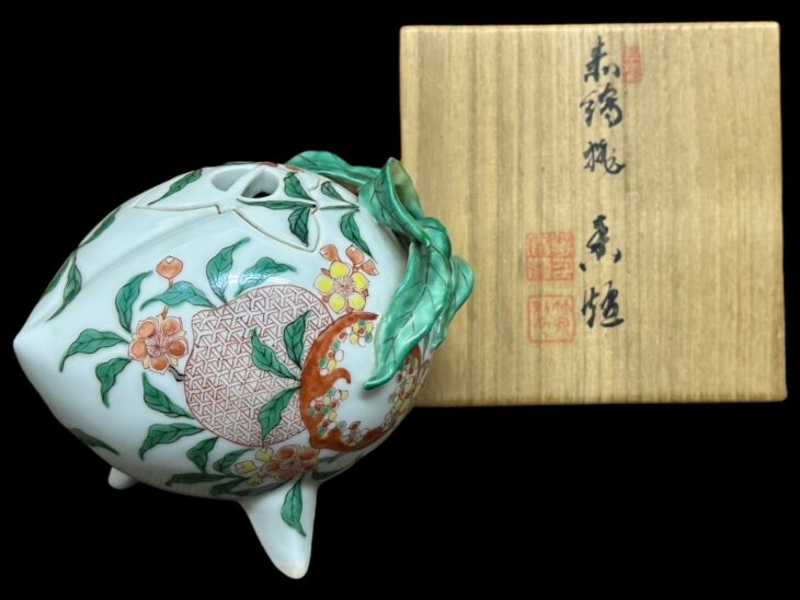 三浦竹泉 『色絵桃 香炉』