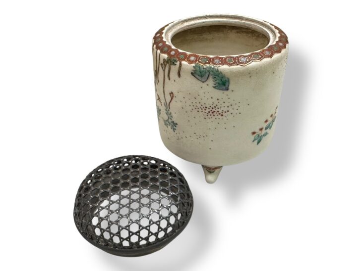 白薩摩 草花文 香炉 ｜骨董品買取 緑和堂