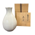 井上 萬二 『白磁百合口 花瓶』　