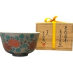 十三代今泉今右衛門 『色絵薄墨 唐花文茶碗』