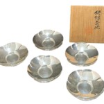 秦 蔵六 『捻梅式 純銀茶托』