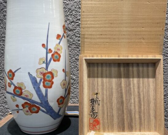 十三代目柿右衛門 『濁手 花瓶』 買取価格相場｜骨董品買取 緑和堂