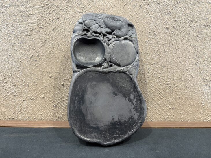 端渓硯『密彫鷹桃果硯』 |骨董品買取 緑和堂 端渓硯『密彫鷹桃果硯』 |骨董品買取 緑和堂