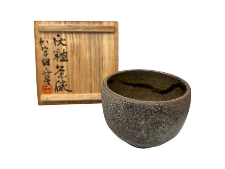 ★　加守田章二　灰釉茶碗　落ち着いた雰囲気の一品です★x712 加守田 章二 『灰釉茶碗』 ｜骨董品買取 緑和堂