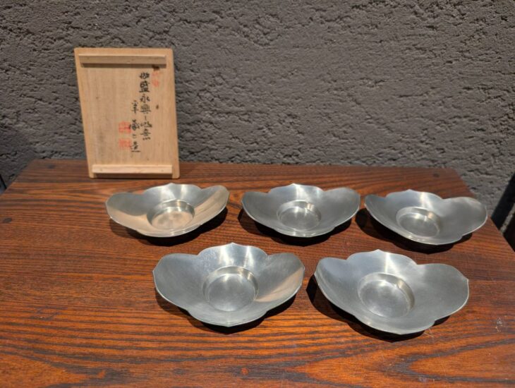 四世蔵六 『錫製 茶托』 ｜骨董品買取 緑和堂