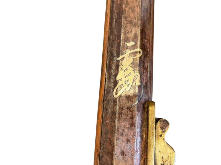 平尾　國幸　唐木製　象牙台　飾台　象形彫刻　武具　火縄銃 台 BJ180 木製刀掛け 象牙置き 火縄銃スタンド 飾り台 模造刀 日本刀｜Yahoo