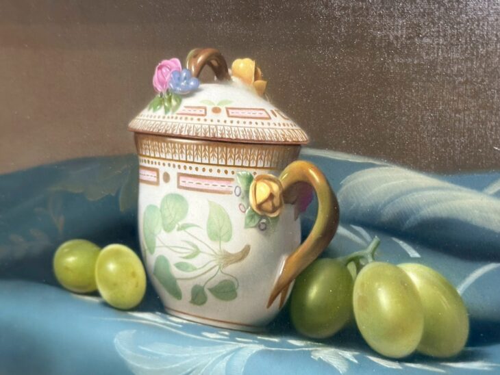 北 浩二 『花柄のミルクピッチャーと葡萄』 ｜骨董品買取 緑和堂