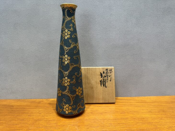 仲田錦玉 『渦打青粒 常草花瓶』