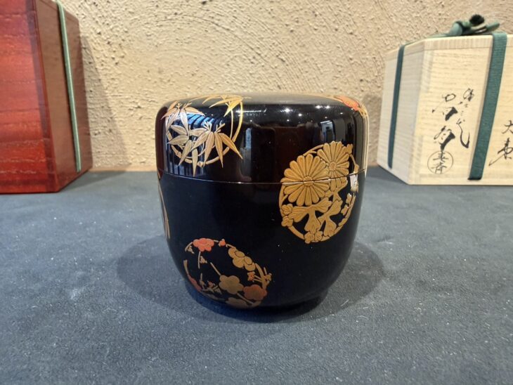三代 前端 春斉（秀樹） 『花丸 蒔絵金梨地 大棗』 ｜骨董品買取 緑和堂