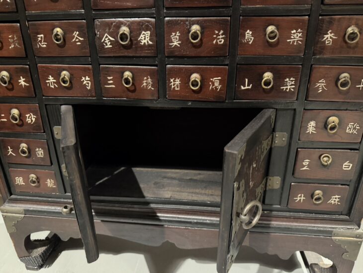 リユースのサカイ浦和店 【H141】薬箪笥 李朝家具 薬箪笥 李朝家具 ブラウン｜トレファクONLINE