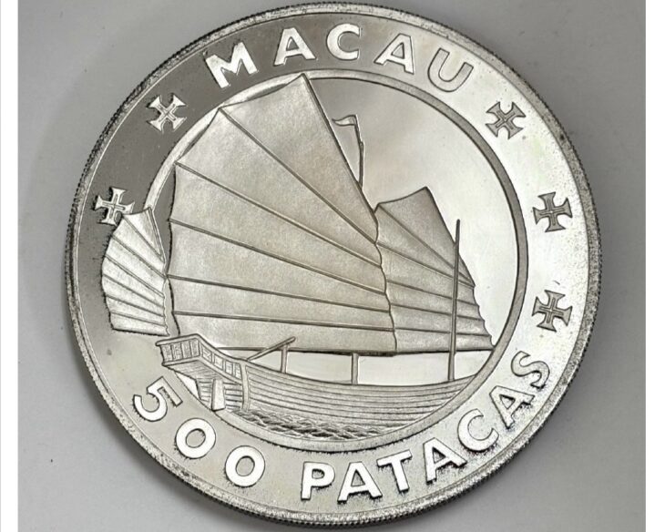 南アフリカ誕生の「象徴」の帆船ドロメダリス号 建国300周年記念銀貨 南アフリカ誕生の「象徴」の帆船ドロメダリス号 建国300周年記念銀貨