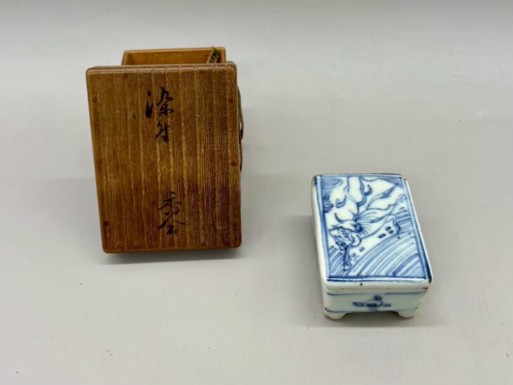 染付香合